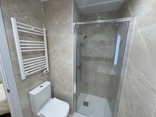 Apartamento de 2 habitaciones en Embajadores, Madrid ciudad en venta - 385.000 € (Ref: 9892652)