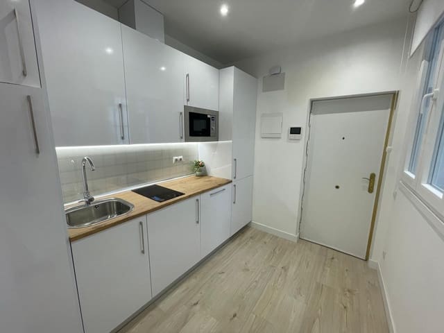 Apartamento de 2 habitaciones en Embajadores, Madrid ciudad en venta - 385.000 € (Ref: 9892652)