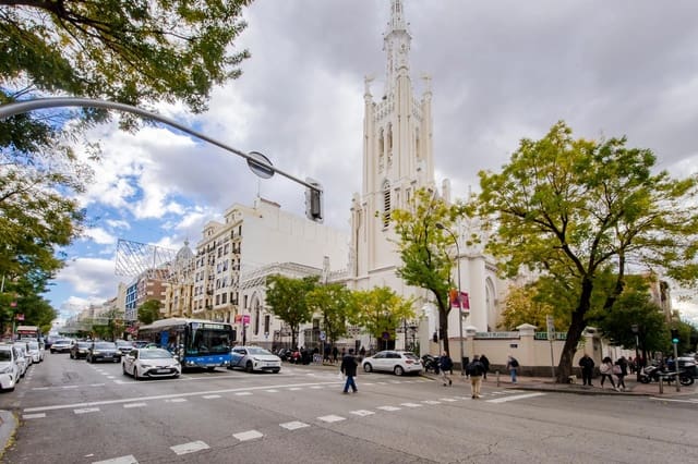 2 soveværelse Lejlighed til salg i Recoletos, Madrid by - € 1.180.000 (Ref: 9902631)