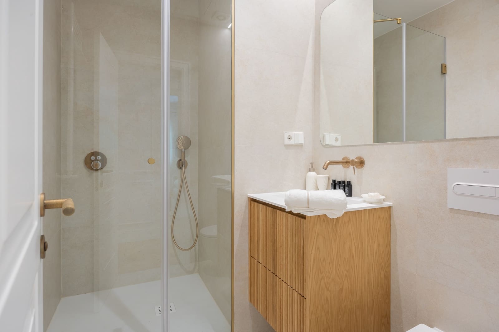 3 bedroom Apartment for sale in Madrid city - € 2,820,000 (Ref: 9937189)