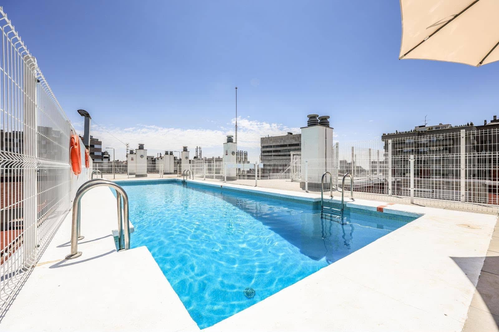 2 soveværelse Penthouse til salg i Madrid by med swimmingpool garage - € 985.000 (Ref: 9973891)