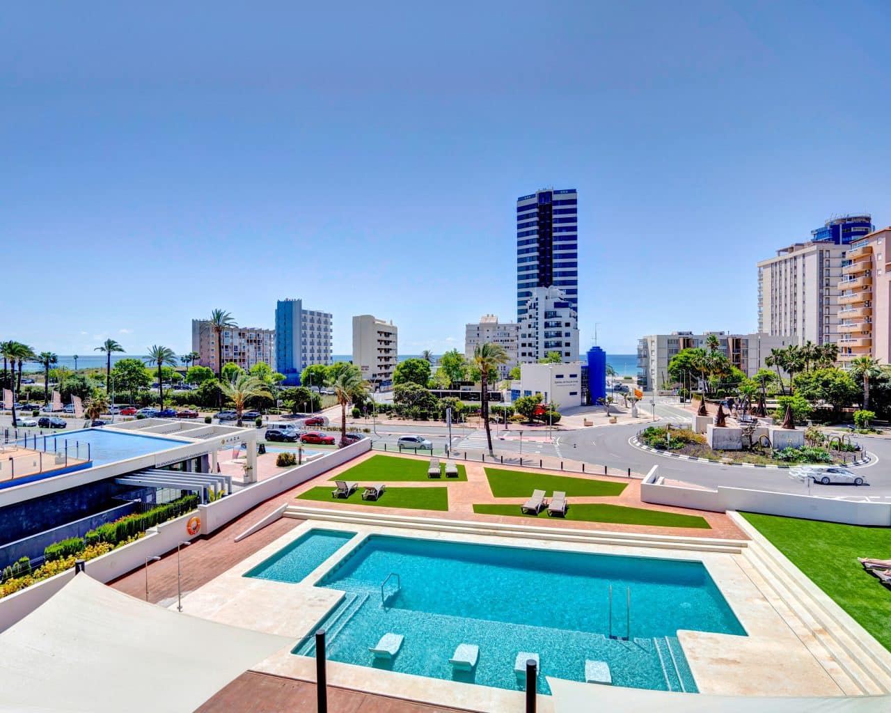 2 bedroom Apartment for sale in Calpe / Calp - € 469,000 (Ref: 9860844)