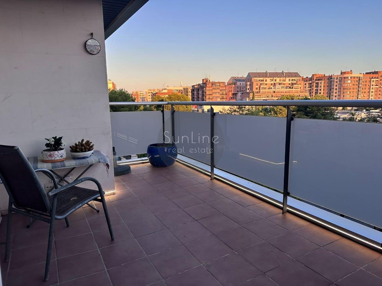 3 soverom Leilighet til leie i Valencia by med svømmebasseng garasje - € 2 200 (Ref: 10175295)