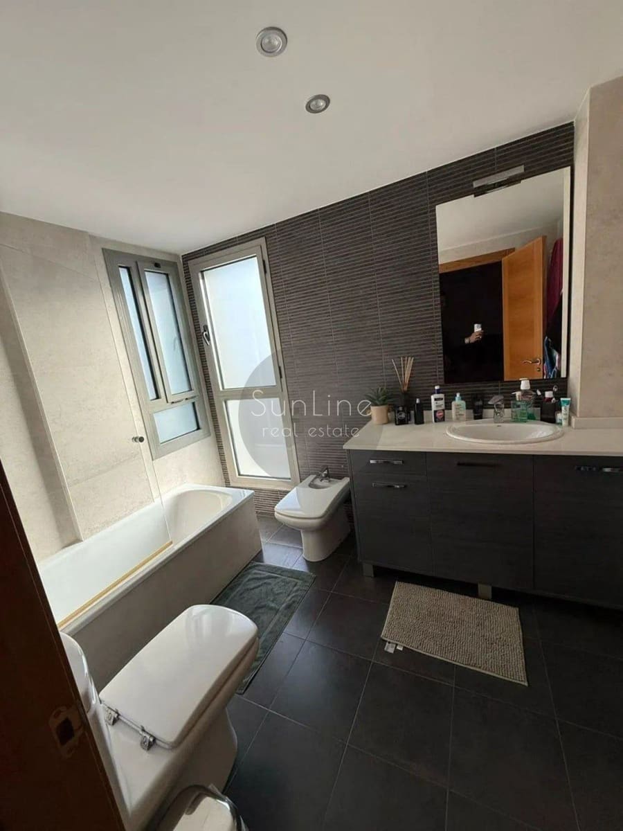 3 quarto Apartamento para arrendar em Valencia cidade com piscina garagem - 2 700 € (Ref: 10175296)
