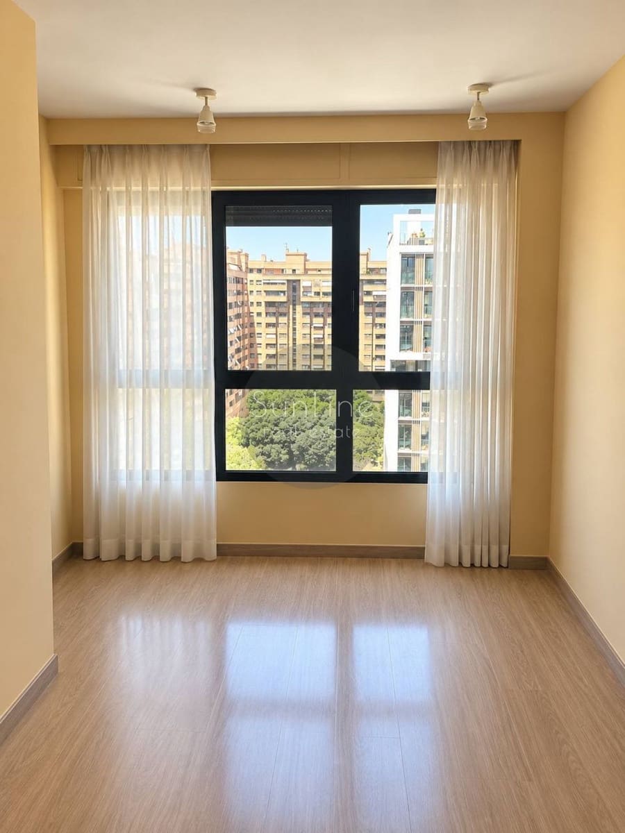 3 Zimmer Wohnung zu vermieten in Valencia Stadt mit Pool Garage - 2.700 € (Ref: 10175310)