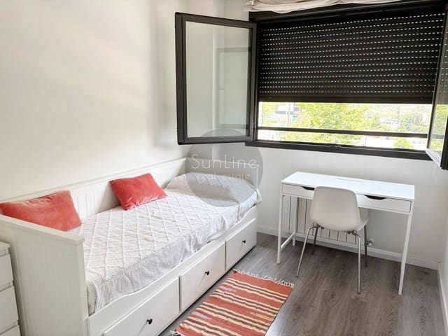 2 soveværelse Penthouse til leje i Valencia by med swimmingpool - € 1.650 (Ref: 10175314)