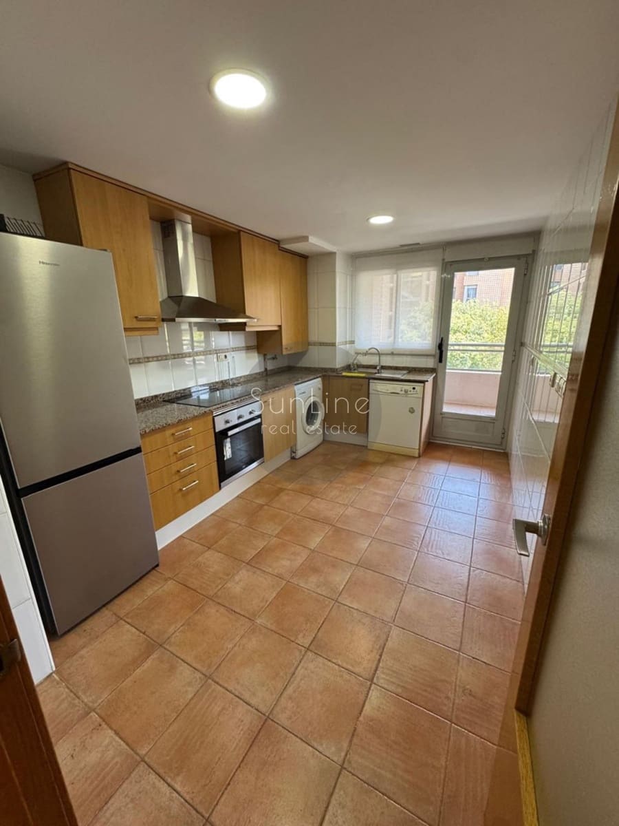 3 soverom Leilighet til leie i Valencia by med svømmebasseng garasje - € 2 095 (Ref: 10175320)