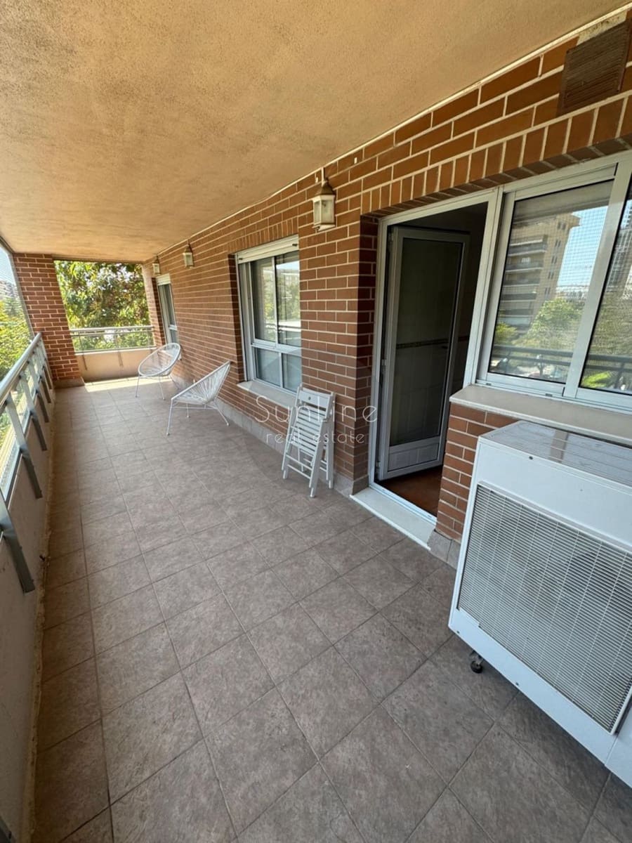 3 soverom Leilighet til leie i Valencia by med svømmebasseng garasje - € 2 095 (Ref: 10175320)