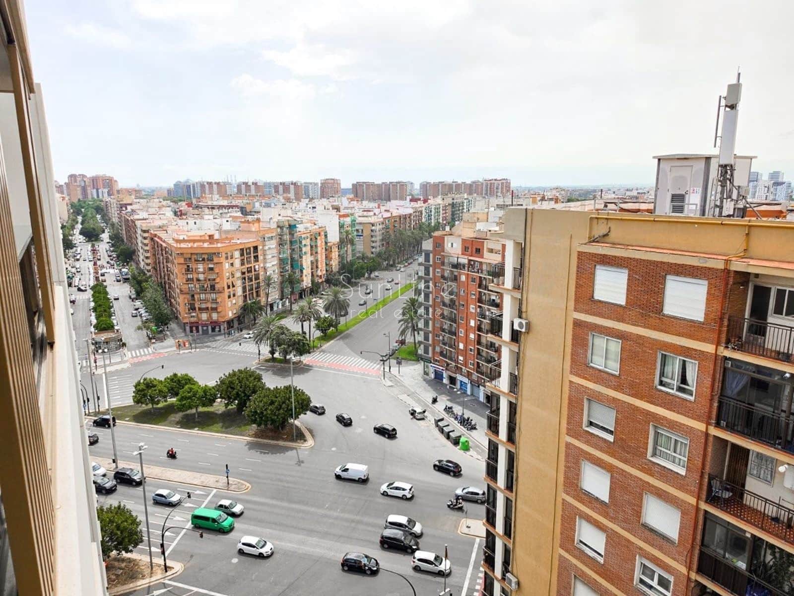 2 bedroom Flat for rent in Valencia city with pool garage - € 2,400 (Ref: 10175326)