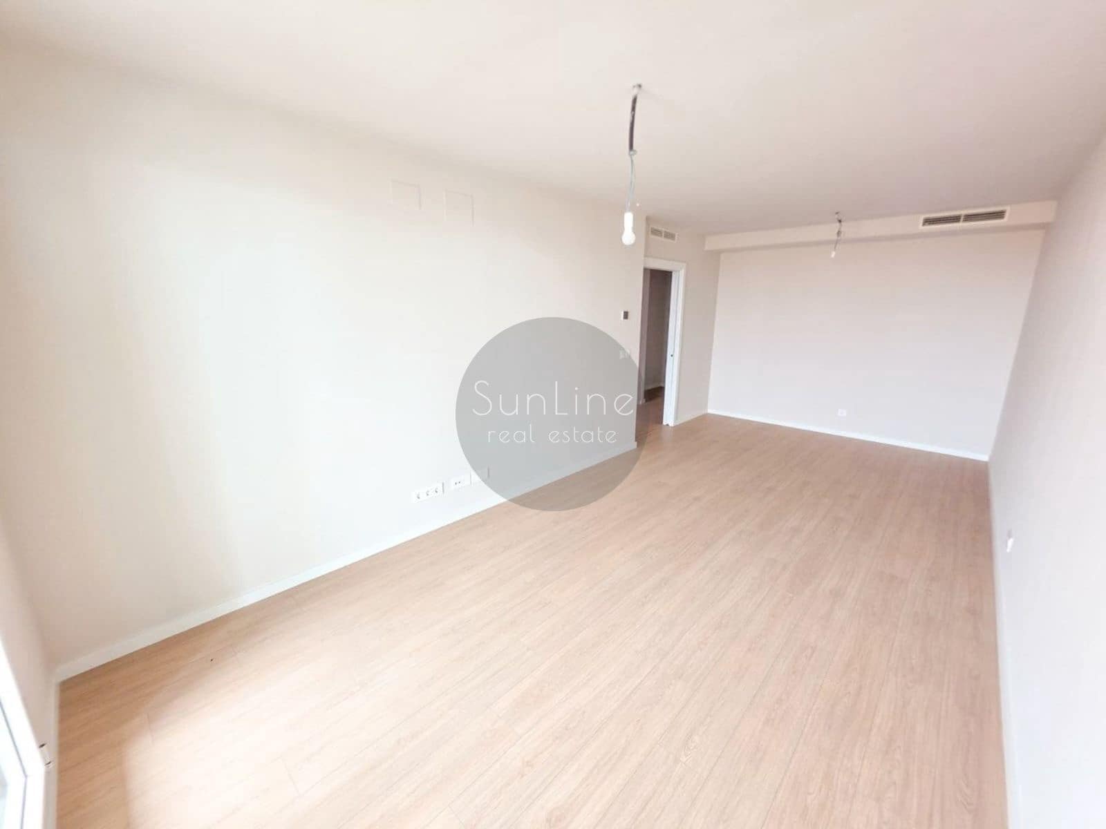 2 bedroom Flat for rent in Valencia city with pool garage - € 2,400 (Ref: 10175326)