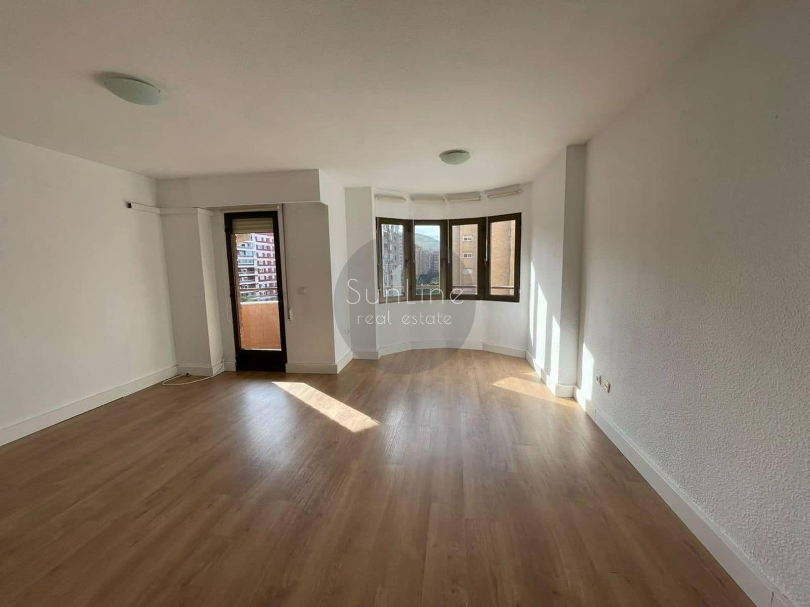 3 soverom Leilighet til leie i Valencia by - € 1 400 (Ref: 10175335)