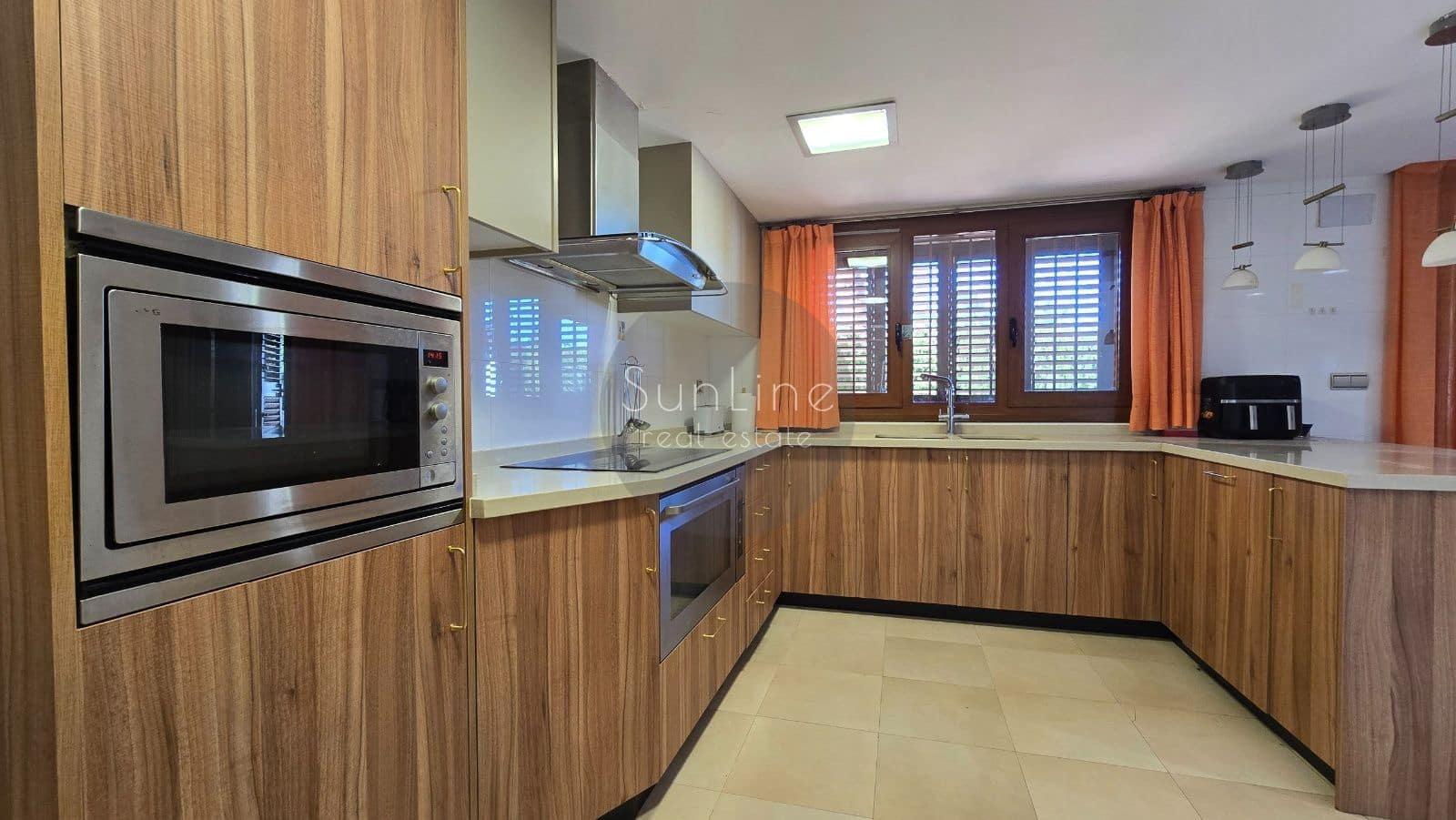 7 soverom Villa til salgs i Torrent med svømmebasseng garasje - € 1 200 000 (Ref: 10175340)