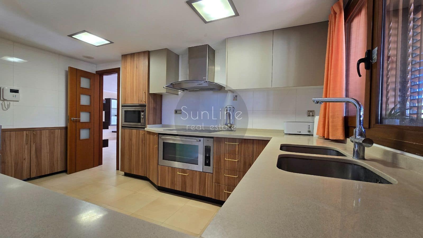 7 soverom Villa til salgs i Torrent med svømmebasseng garasje - € 1 200 000 (Ref: 10175340)