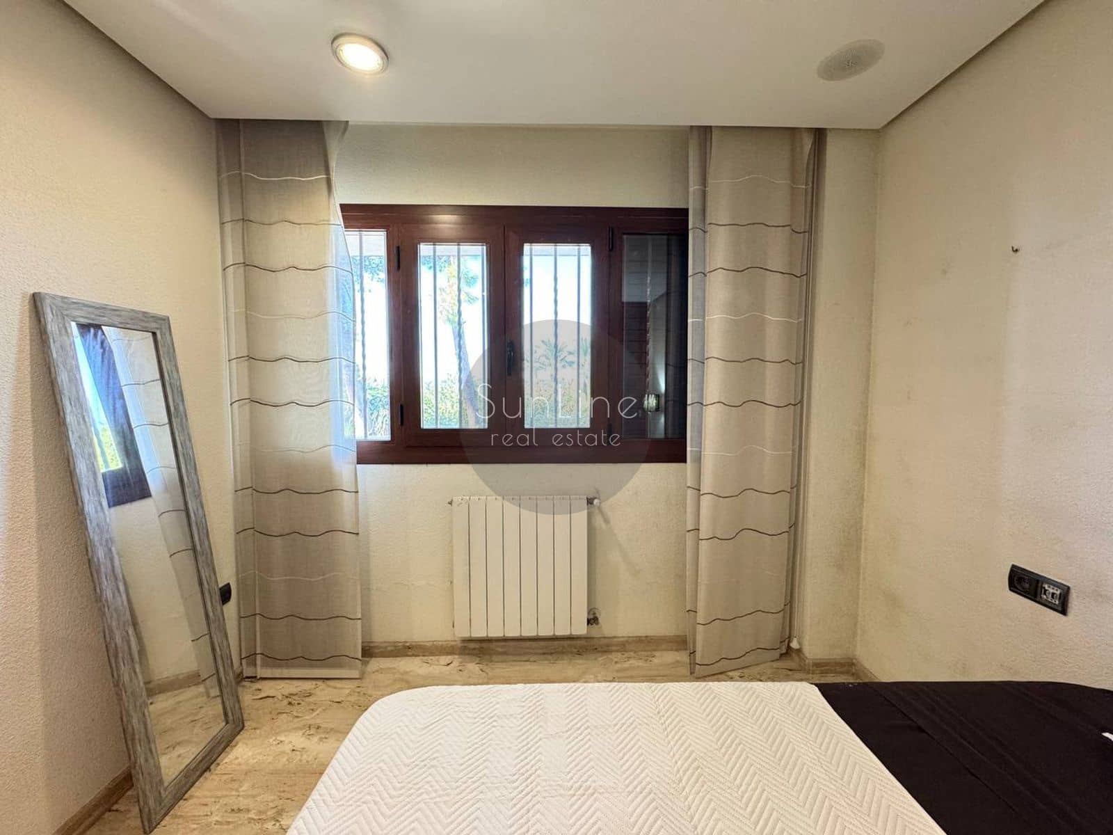 7 soverom Villa til salgs i Torrent med svømmebasseng garasje - € 1 200 000 (Ref: 10175340)
