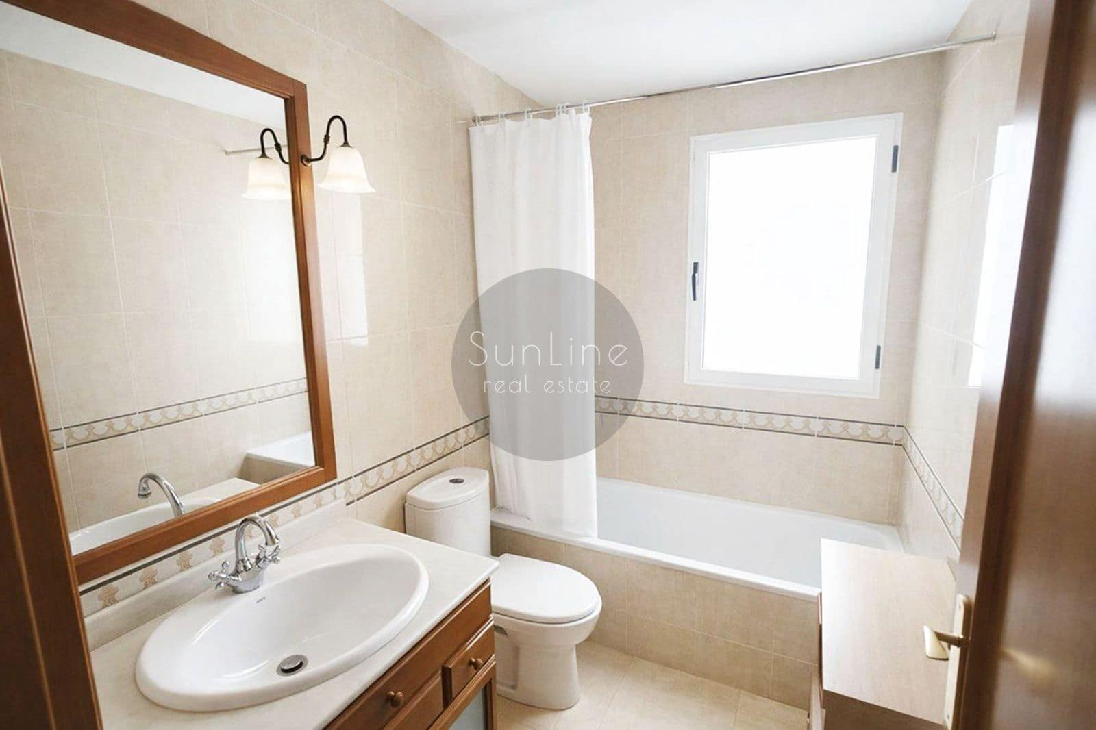 4 soveværelse Villa til salg i Valencia by med swimmingpool garage - € 615.000 (Ref: 10175347)