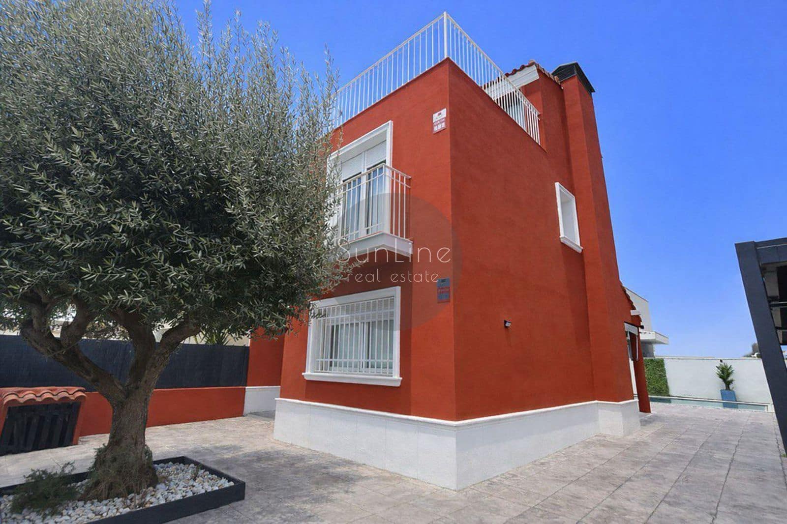 4 soveværelse Villa til salg i Valencia by med swimmingpool garage - € 615.000 (Ref: 10175347)