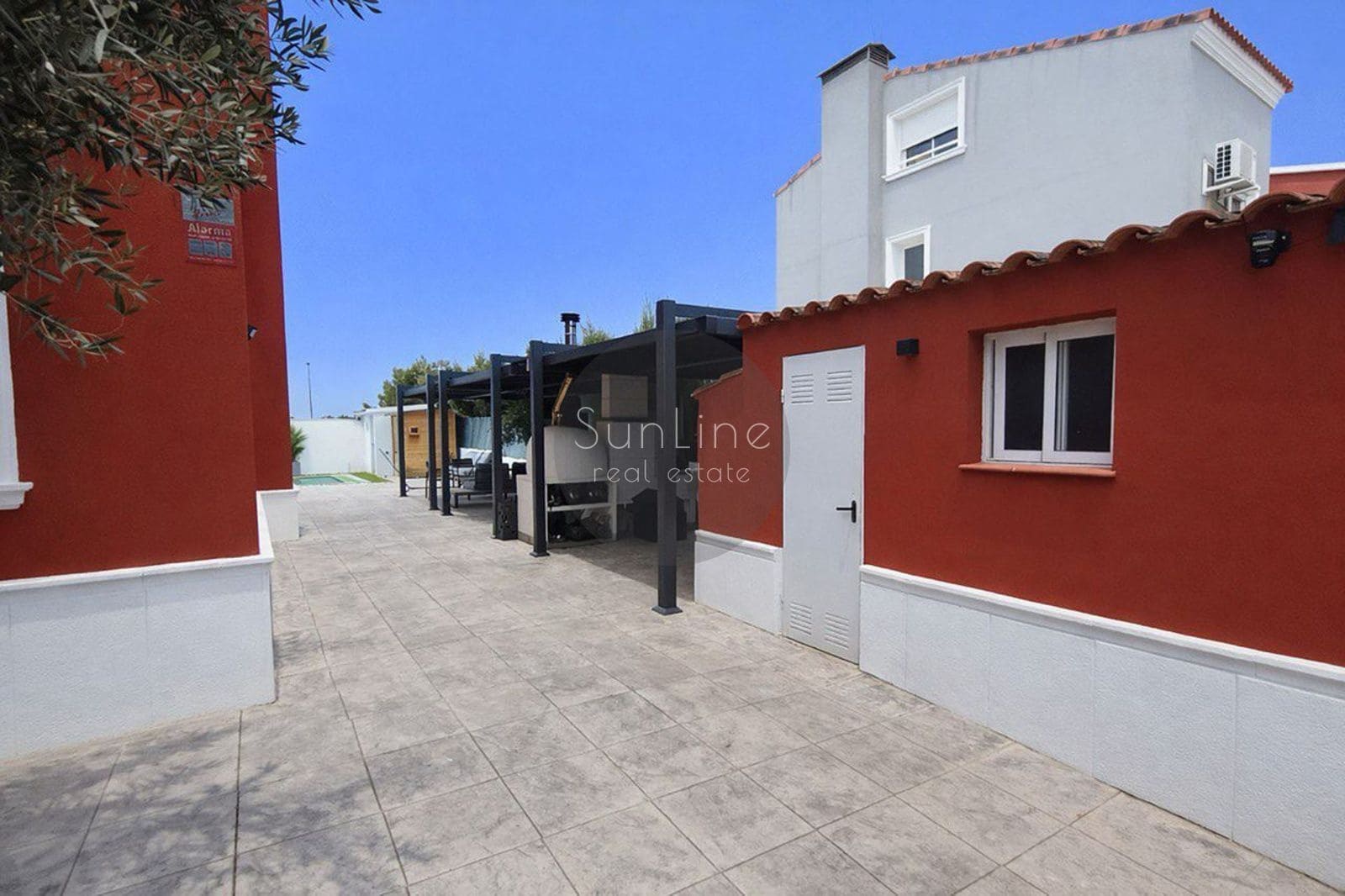 4 soveværelse Villa til salg i Valencia by med swimmingpool garage - € 615.000 (Ref: 10175347)