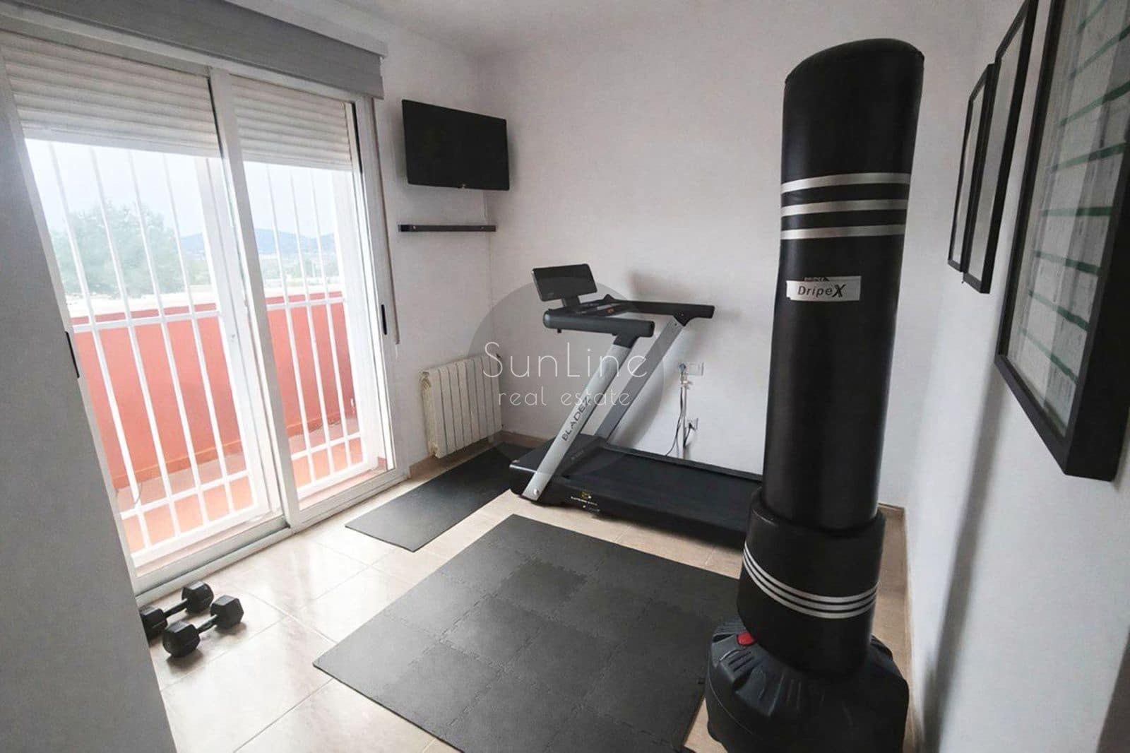 4 soveværelse Villa til salg i Valencia by med swimmingpool garage - € 615.000 (Ref: 10175347)