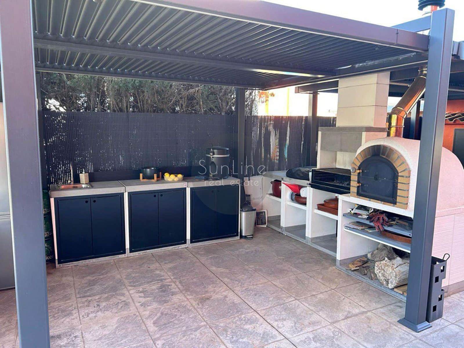 4 soveværelse Villa til salg i Valencia by med swimmingpool garage - € 615.000 (Ref: 10175347)