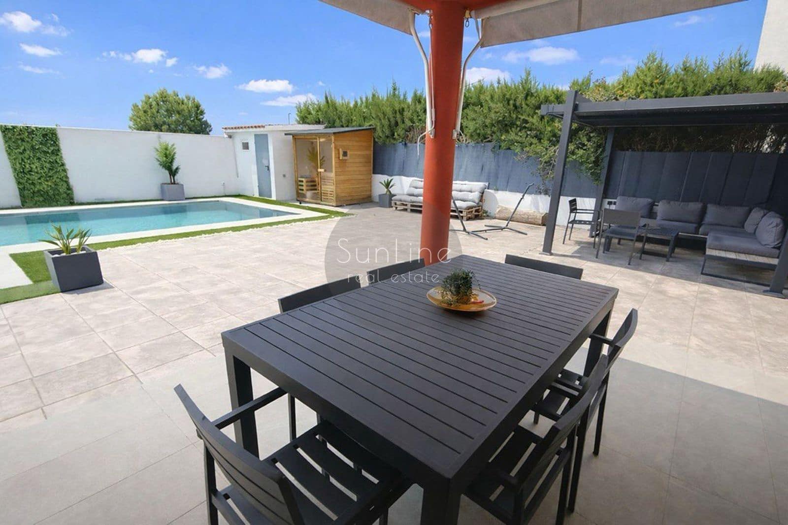 4 soveværelse Villa til salg i Valencia by med swimmingpool garage - € 615.000 (Ref: 10175347)