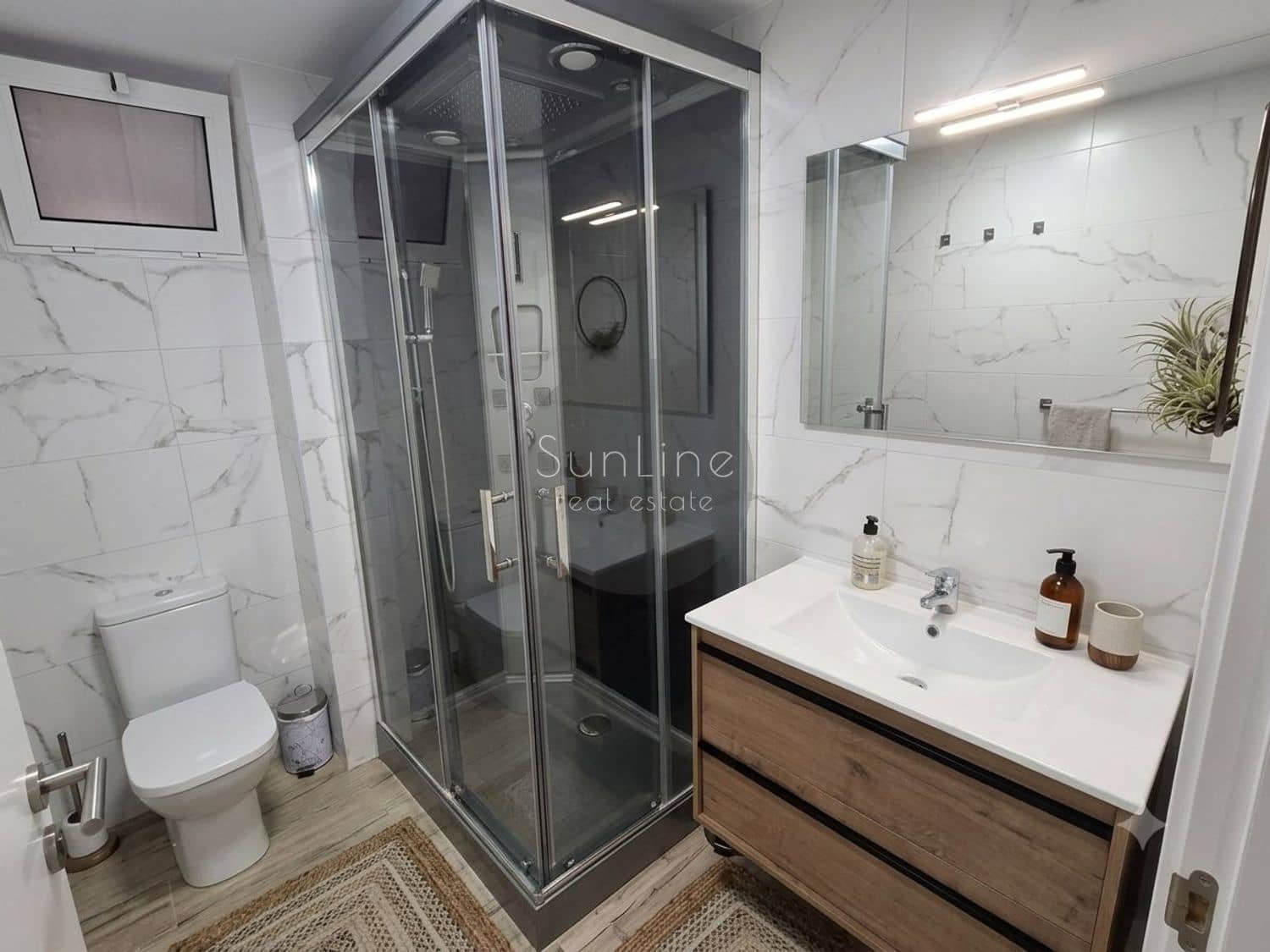 4 makuuhuone Asunto vuokrattavana paikassa Valencia kaupunki - 2 250 € (Ref: 10179545)