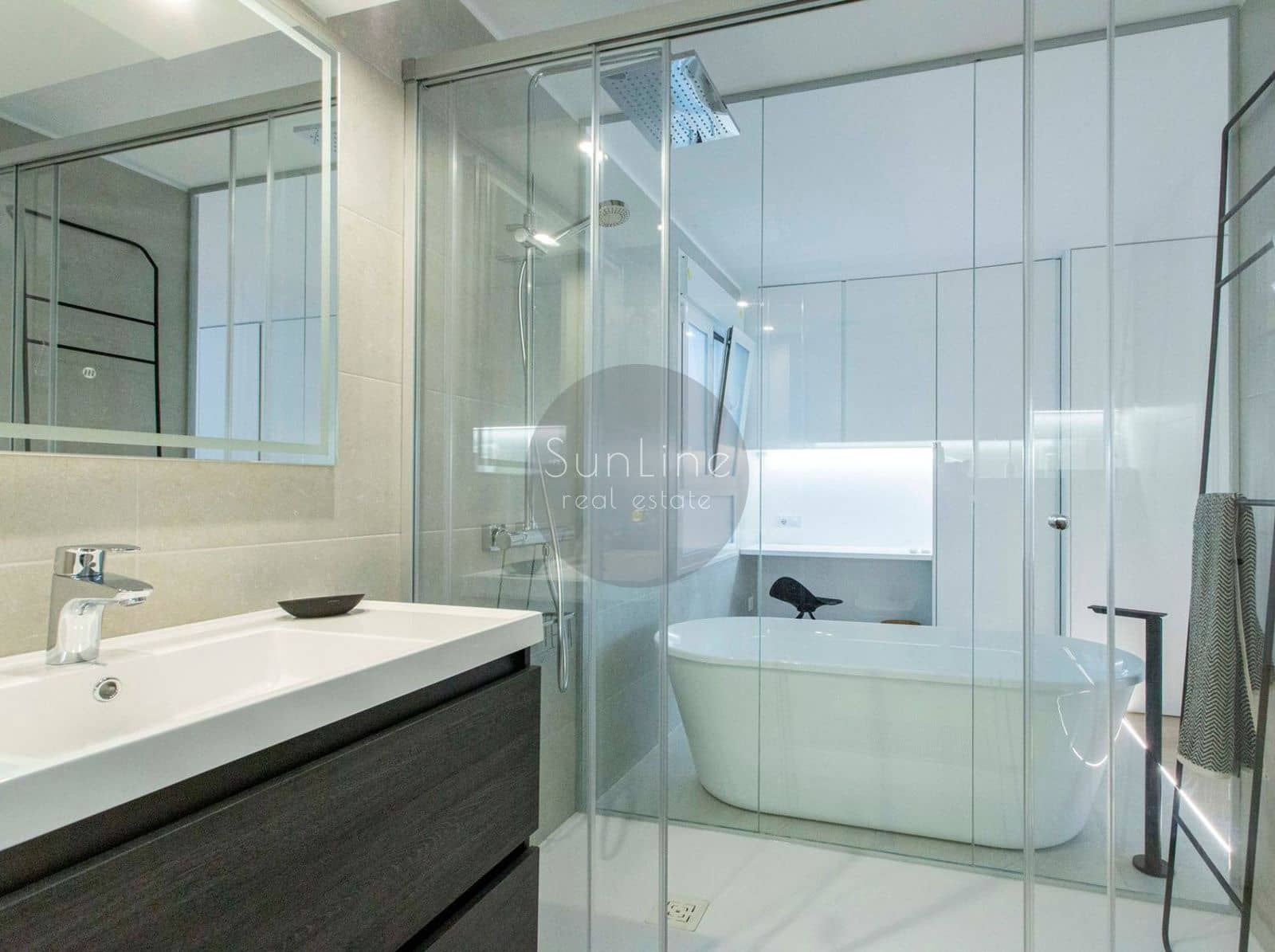 Piso de 3 habitaciones en València ciudad en alquiler con garaje - 2.700 € (Ref: 10179665)