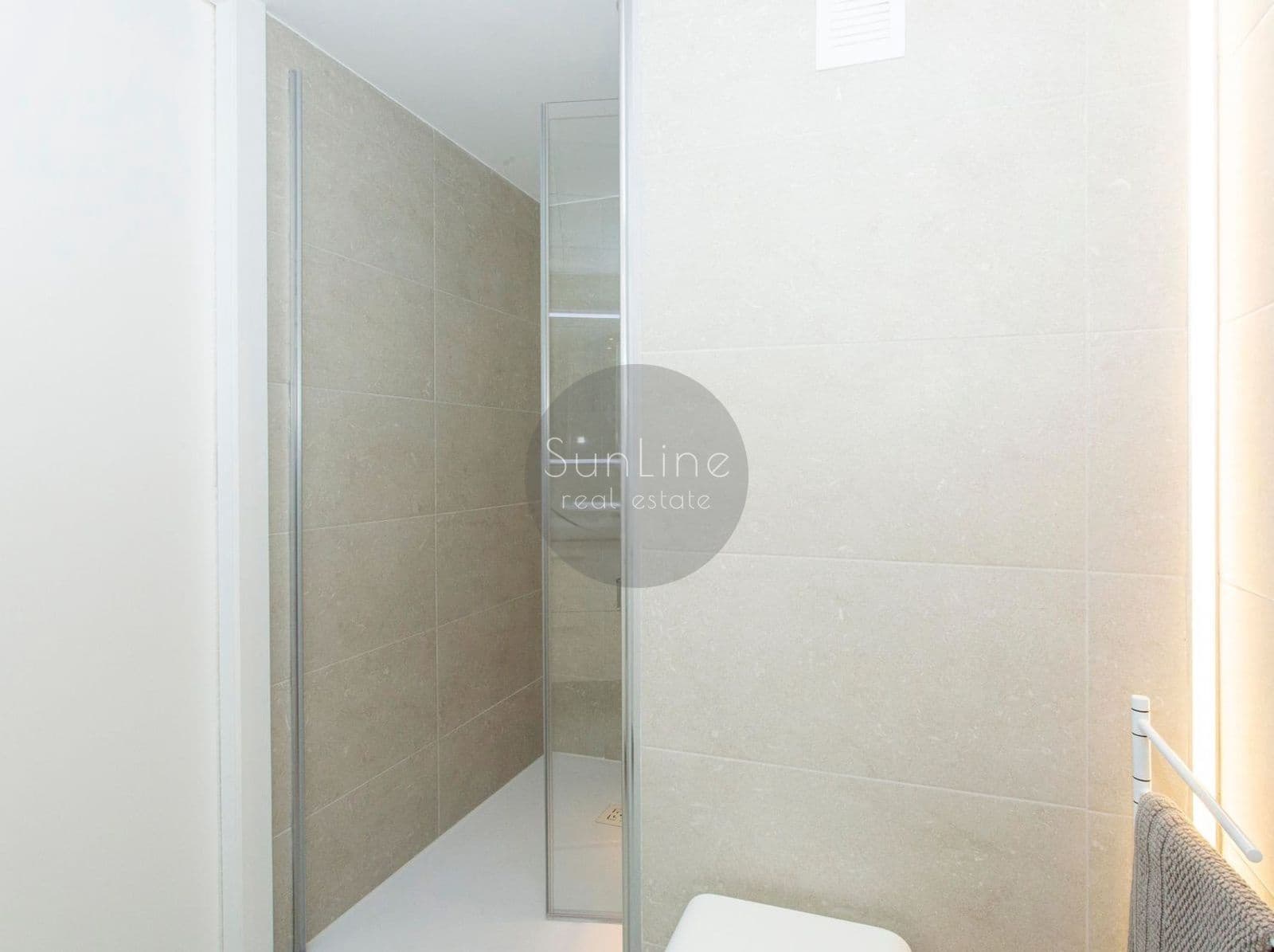 Piso de 3 habitaciones en València ciudad en alquiler con garaje - 2.700 € (Ref: 10179665)
