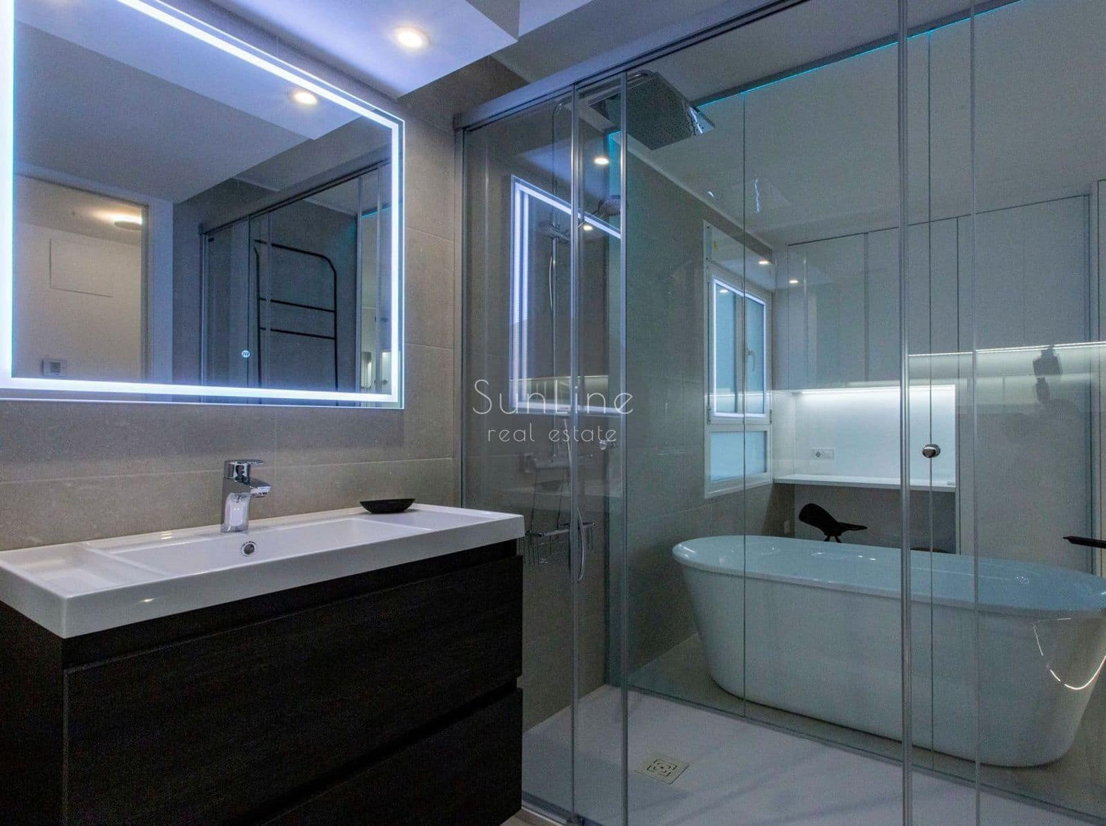 Piso de 3 habitaciones en València ciudad en alquiler con garaje - 2.700 € (Ref: 10179665)