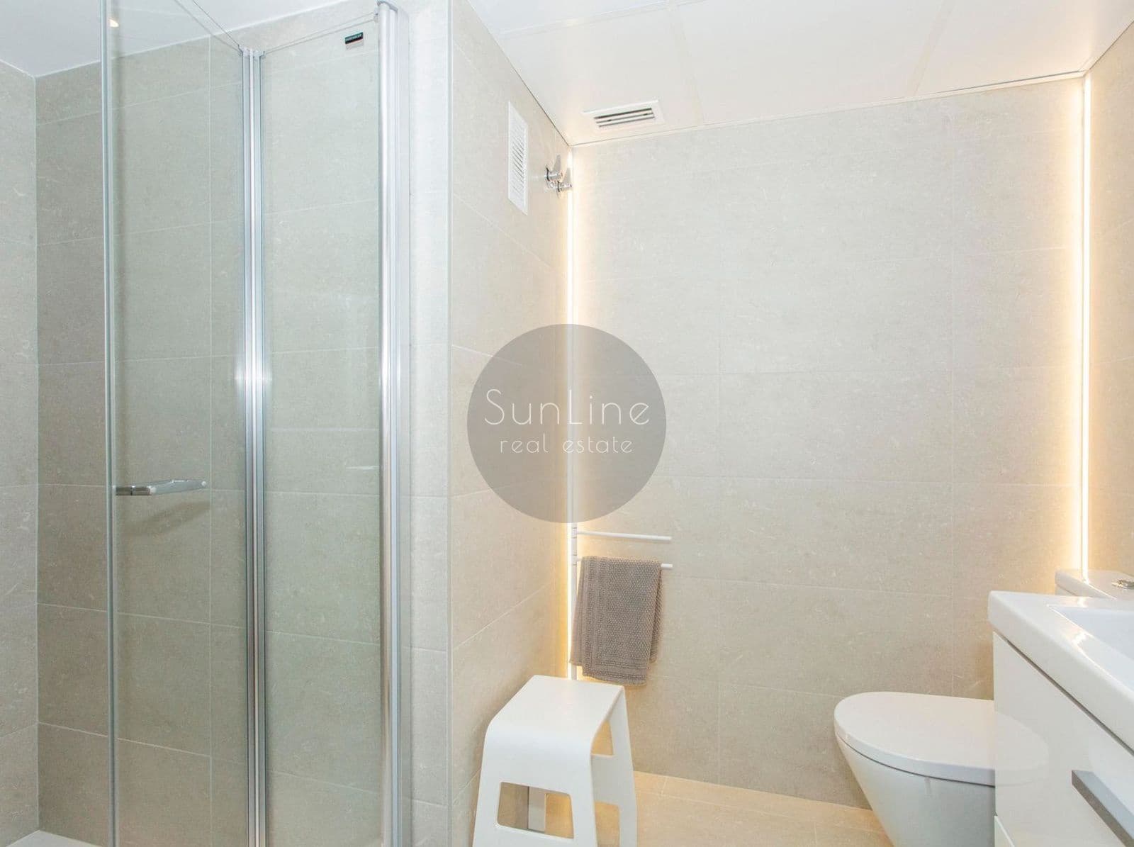 Piso de 3 habitaciones en València ciudad en alquiler con garaje - 2.700 € (Ref: 10179665)