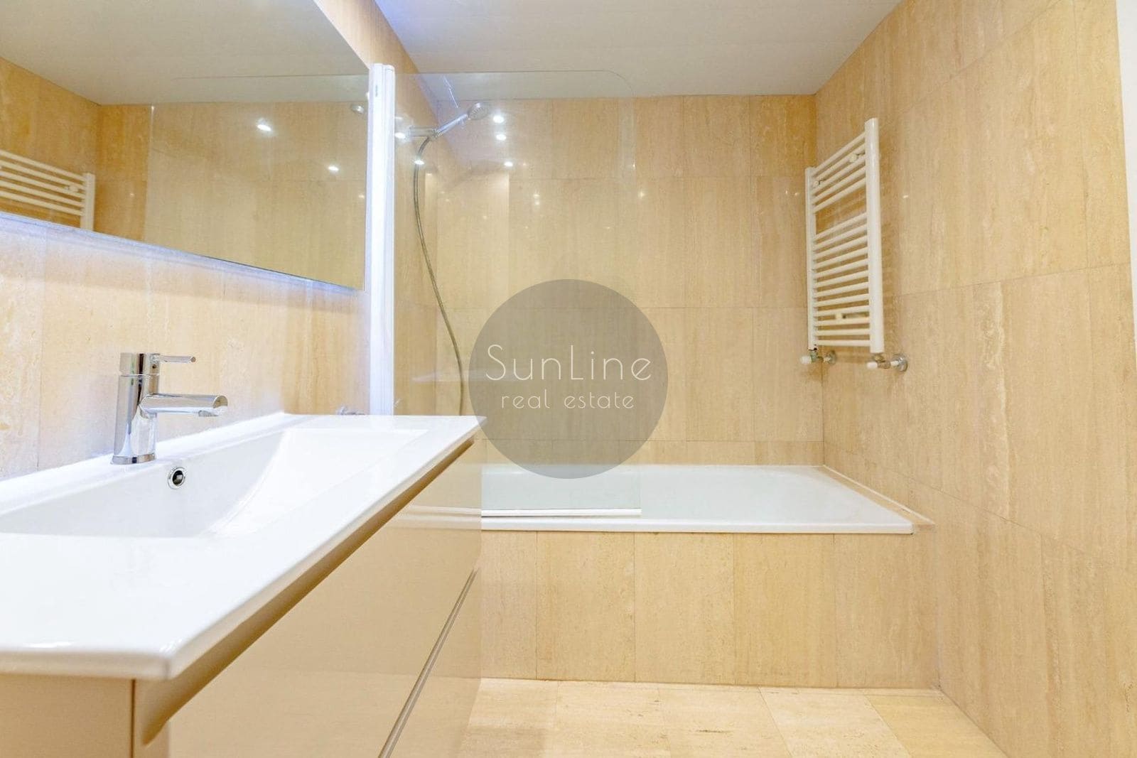 2 quarto Apartamento para arrendar em Valencia cidade com piscina garagem - 1 950 € (Ref: 10181725)