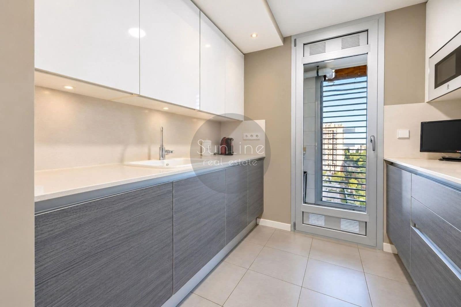 2 quarto Apartamento para arrendar em Valencia cidade com piscina garagem - 1 950 € (Ref: 10181725)