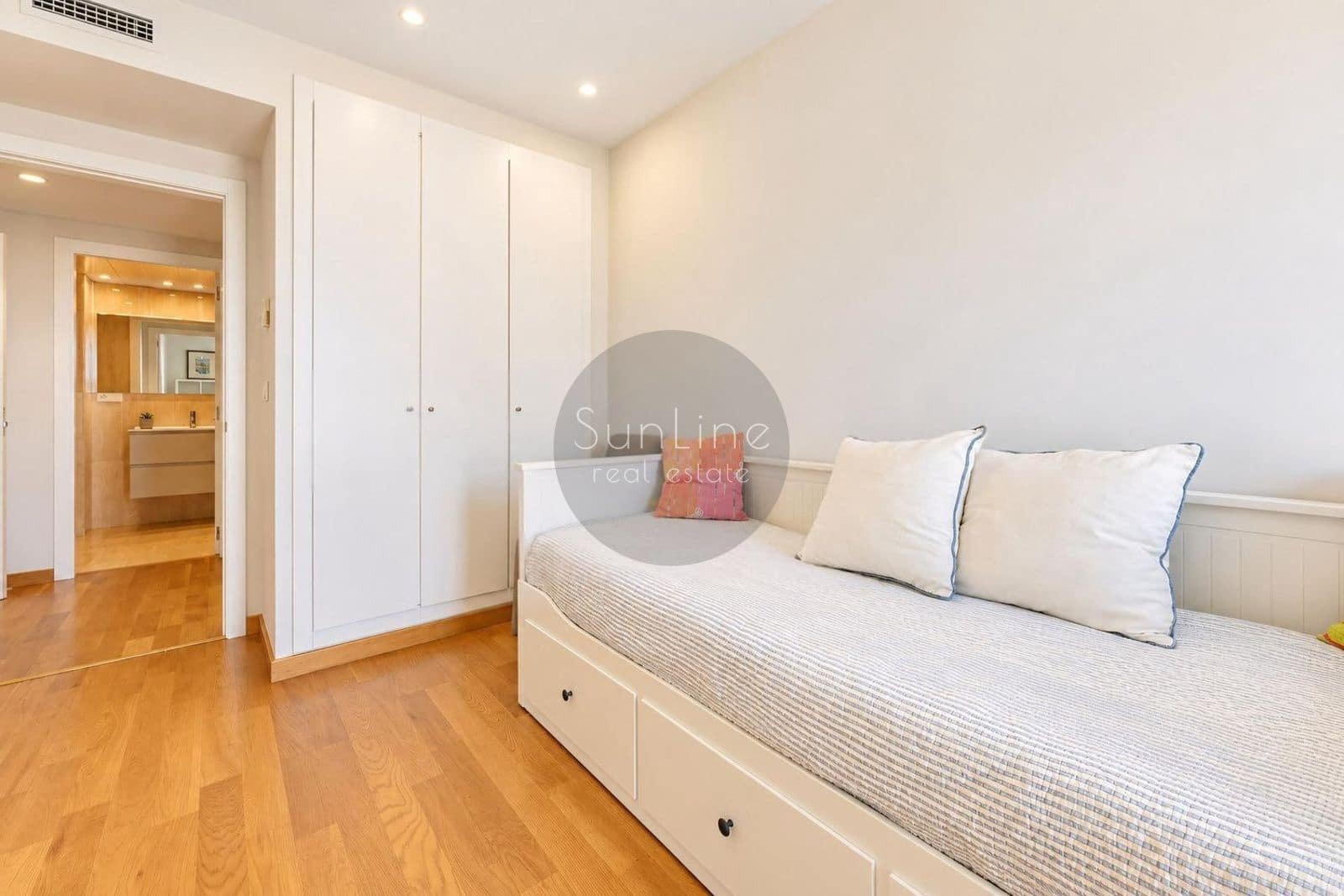 2 quarto Apartamento para arrendar em Valencia cidade com piscina garagem - 1 950 € (Ref: 10181725)