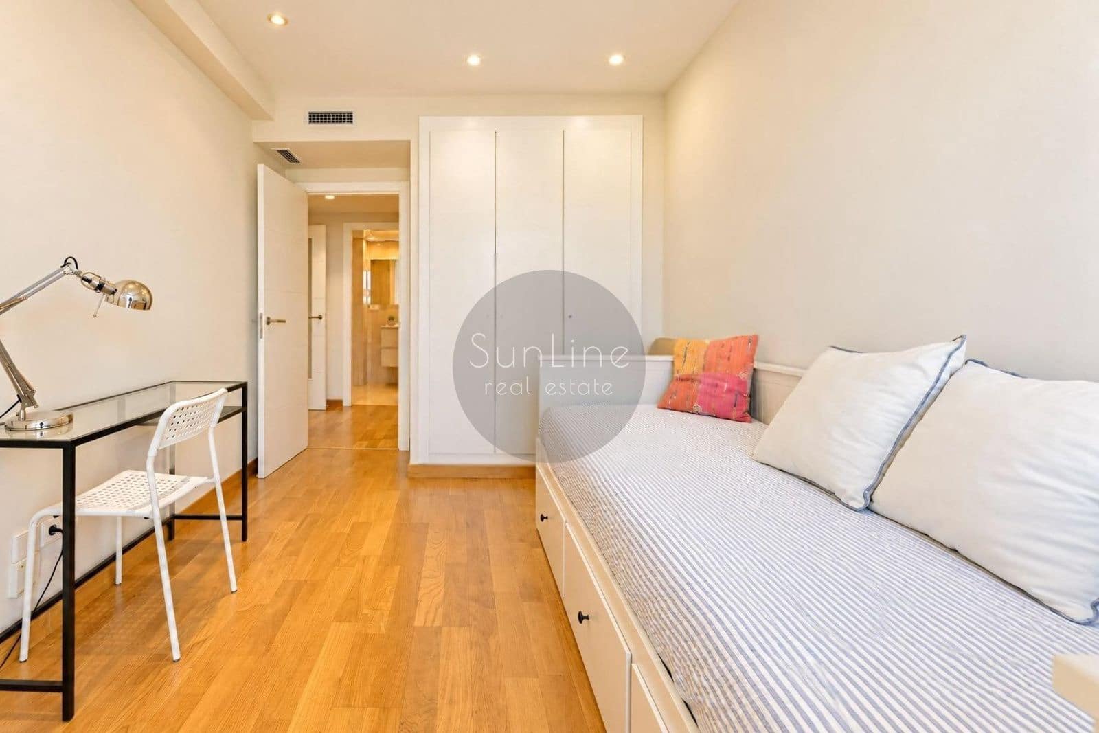 2 quarto Apartamento para arrendar em Valencia cidade com piscina garagem - 1 950 € (Ref: 10181725)