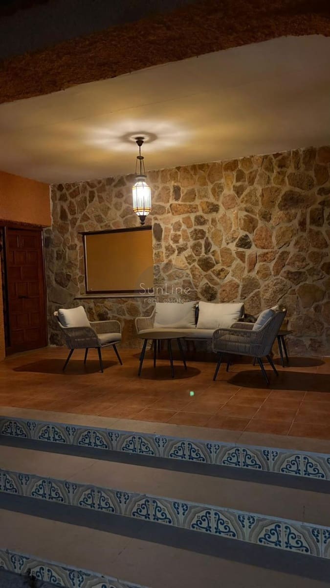 Villa/Maison de 4 chambres à louer à Riba-roja de Turia avec piscine garage - 2 500 € (Ref: 10183722)
