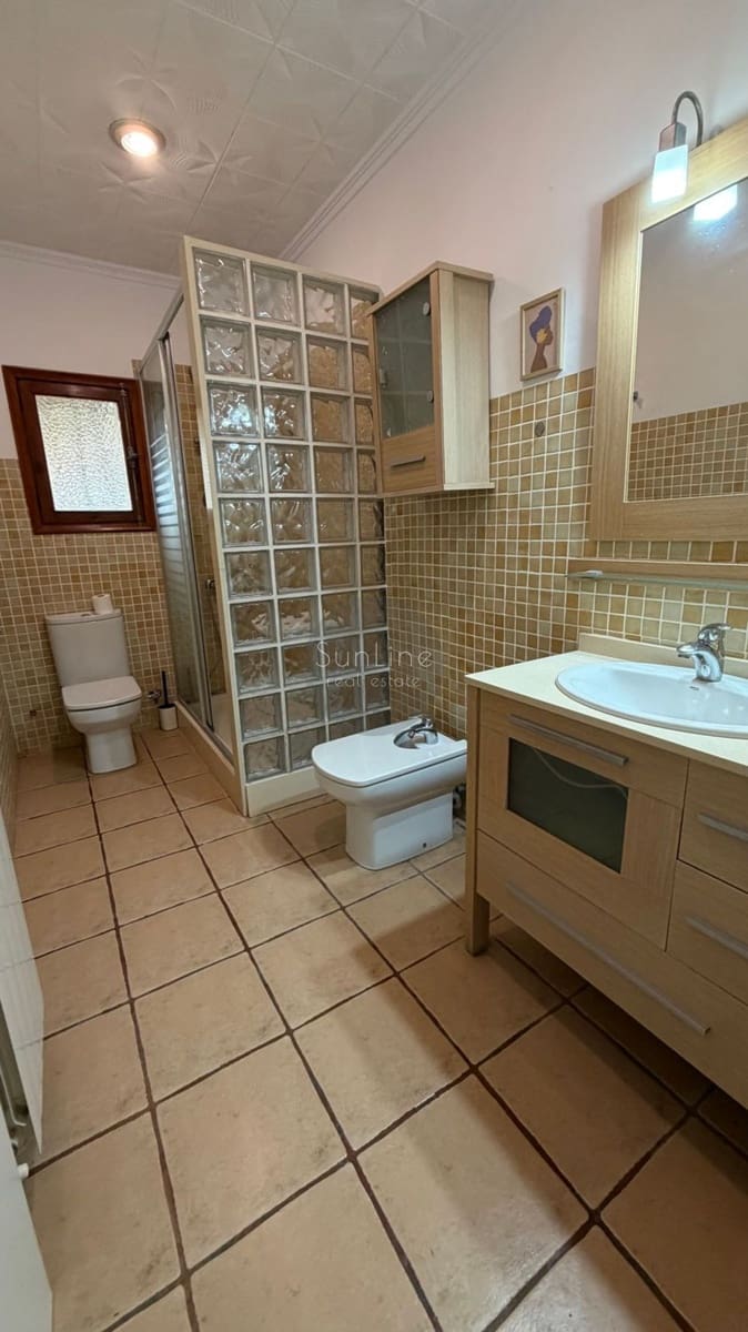 Villa/Maison de 4 chambres à louer à Riba-roja de Turia avec piscine garage - 2 500 € (Ref: 10183722)