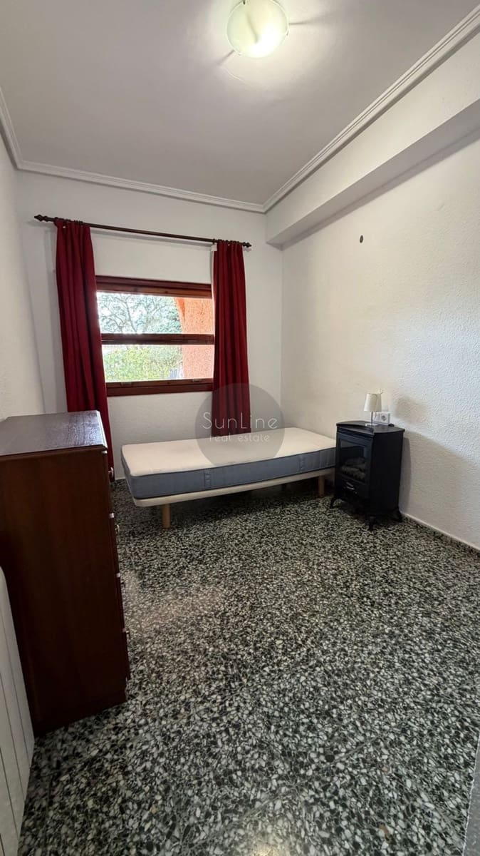 Villa/Maison de 4 chambres à louer à Riba-roja de Turia avec piscine garage - 2 500 € (Ref: 10183722)