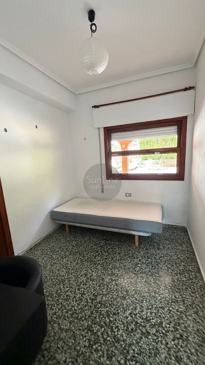 Villa/Maison de 4 chambres à louer à Riba-roja de Turia avec piscine garage - 2 500 € (Ref: 10183722)