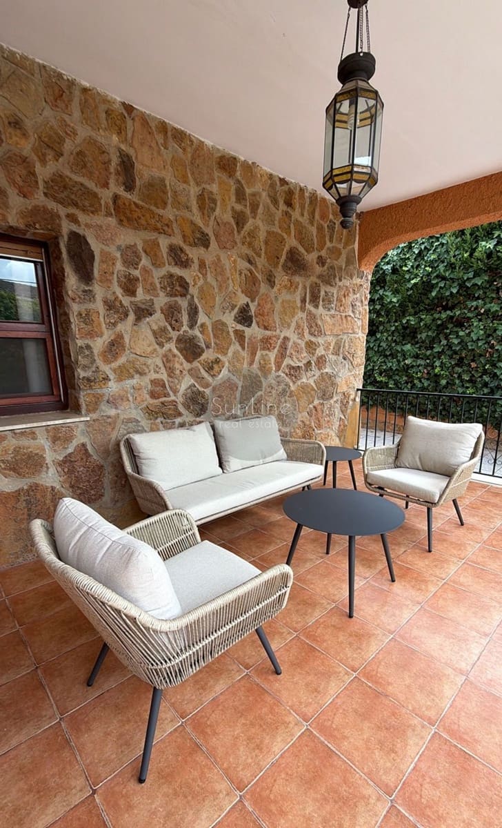 Villa/Maison de 4 chambres à louer à Riba-roja de Turia avec piscine garage - 2 500 € (Ref: 10183722)