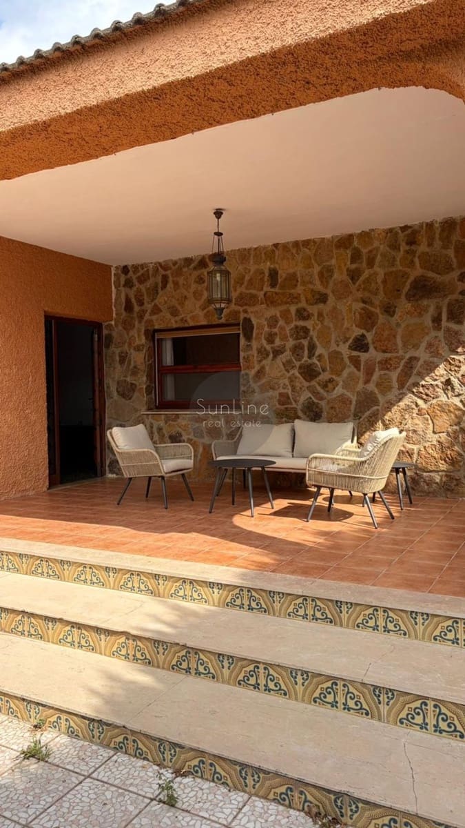Villa/Maison de 4 chambres à louer à Riba-roja de Turia avec piscine garage - 2 500 € (Ref: 10183722)