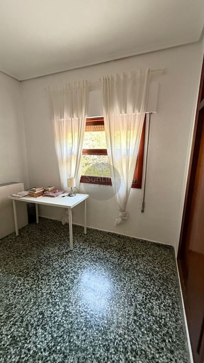 Villa/Maison de 4 chambres à louer à Riba-roja de Turia avec piscine garage - 2 500 € (Ref: 10183722)
