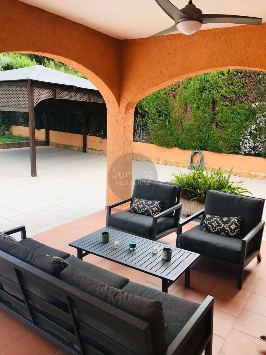 Villa/Maison de 4 chambres à louer à Riba-roja de Turia avec piscine garage - 2 500 € (Ref: 10183722)
