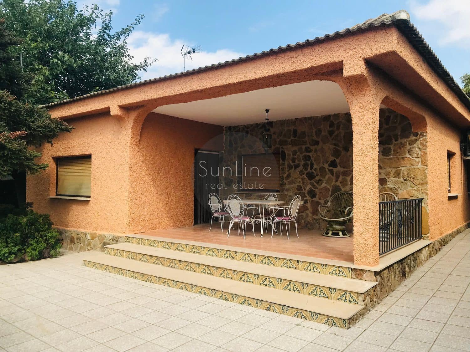 Villa/Maison de 4 chambres à louer à Riba-roja de Turia avec piscine garage - 2 500 € (Ref: 10183722)
