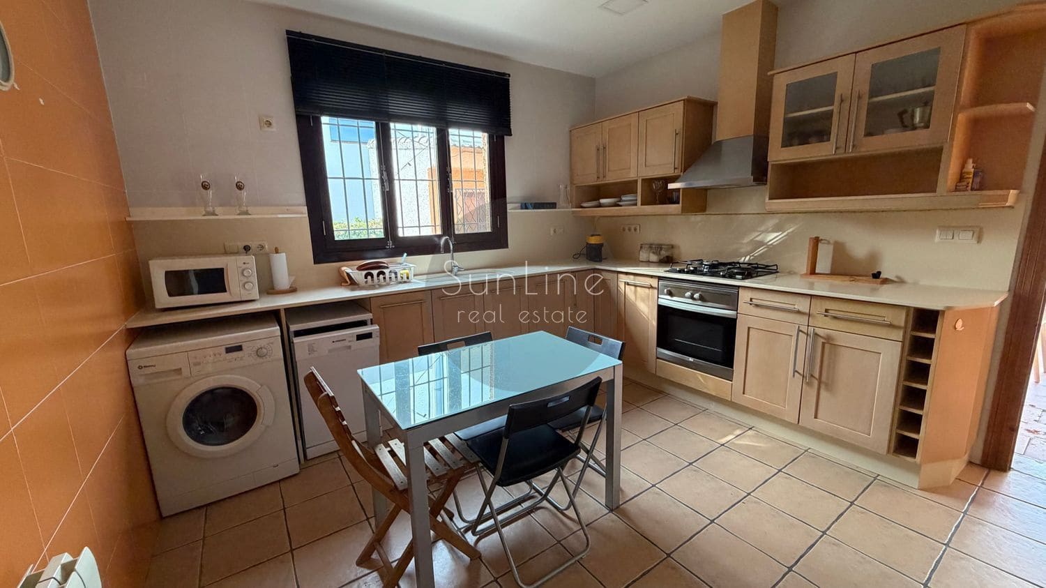 Villa/Maison de 4 chambres à louer à Riba-roja de Turia avec piscine garage - 2 500 € (Ref: 10183722)