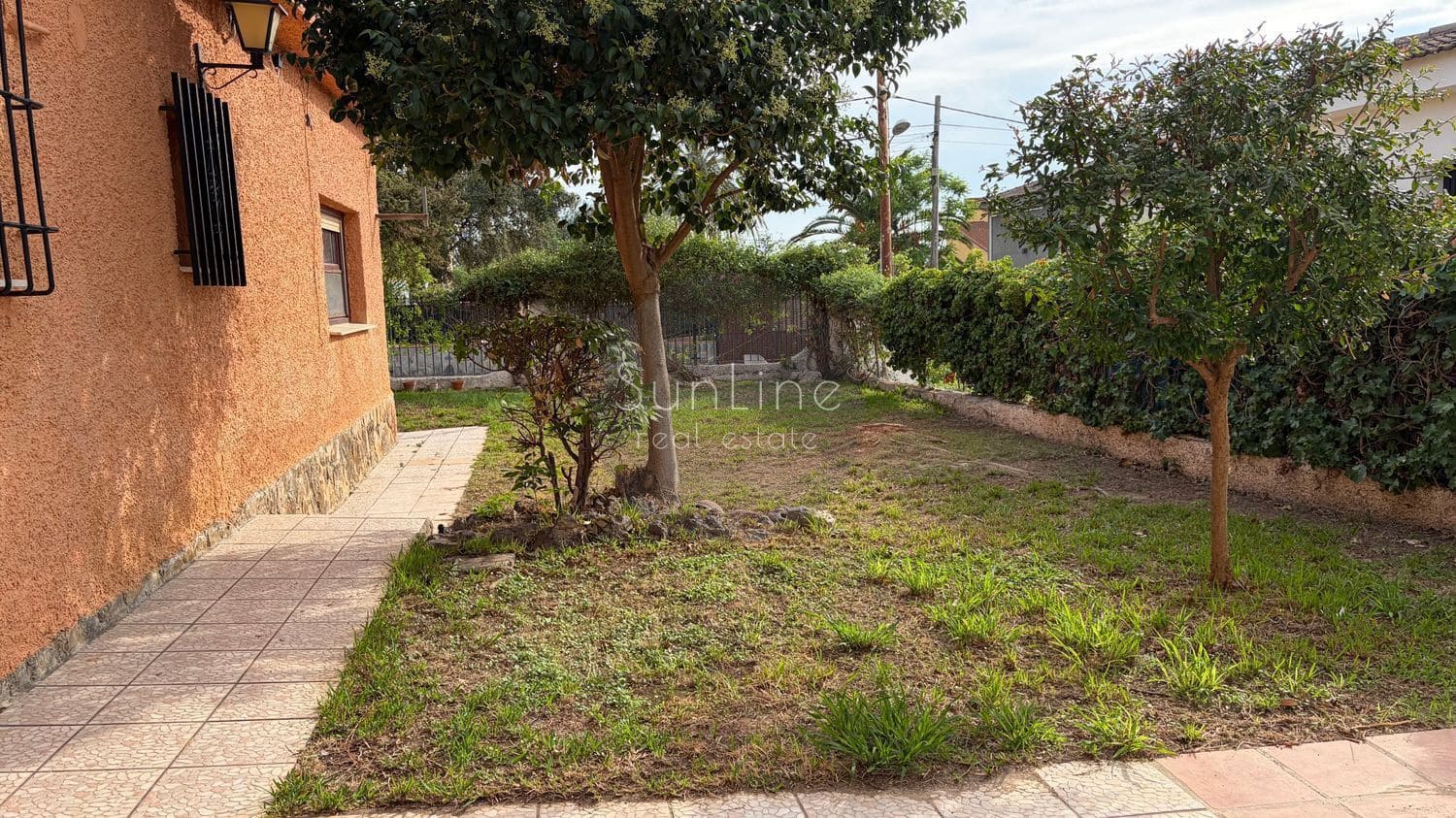 Villa/Maison de 4 chambres à louer à Riba-roja de Turia avec piscine garage - 2 500 € (Ref: 10183722)
