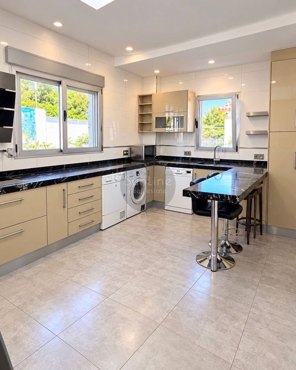 Villa/Maison de 4 chambres à louer à Torrent avec piscine garage - 2 500 € (Ref: 10186137)