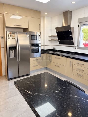 4 quarto Moradia para arrendar em Torrent com piscina garagem - 2 500 € (Ref: 10186137)