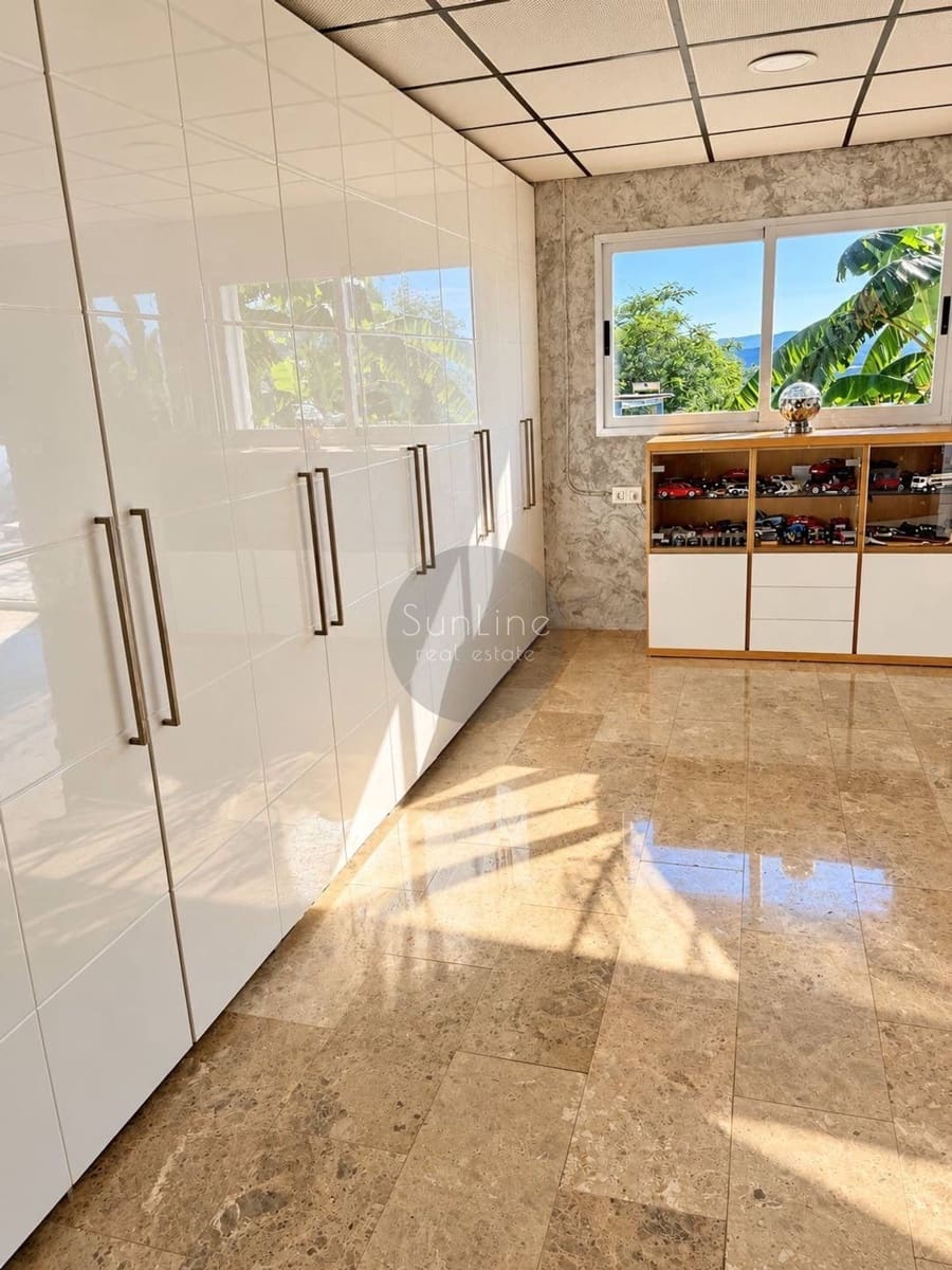 Villa/Maison de 4 chambres à louer à Torrent avec piscine garage - 2 500 € (Ref: 10186137)