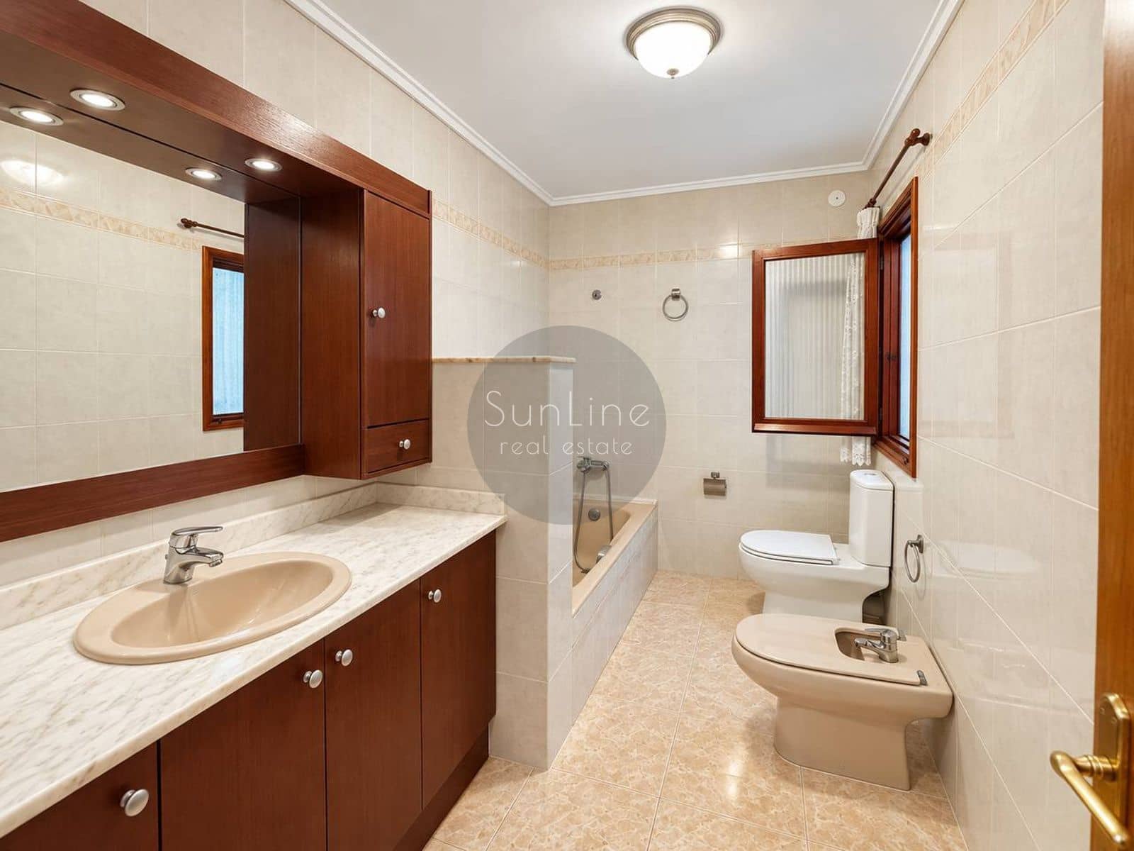 3 soverom Villa til salgs i La Pobla de Vallbona - € 990 000 (Ref: 10186154)