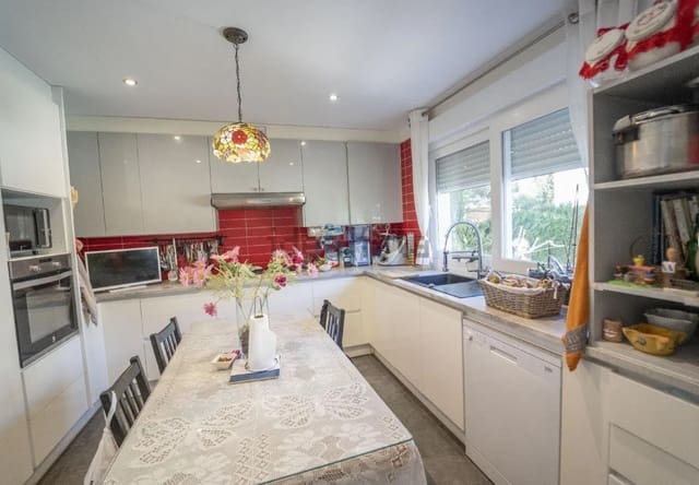 8 chambre Maison de Ville à vendre à El Vendrell avec piscine garage - 1 050 000 € (Ref: 9847788)
