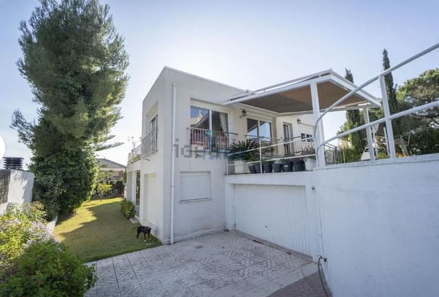 8 chambre Maison de Ville à vendre à El Vendrell avec piscine garage - 1 050 000 € (Ref: 9847788)